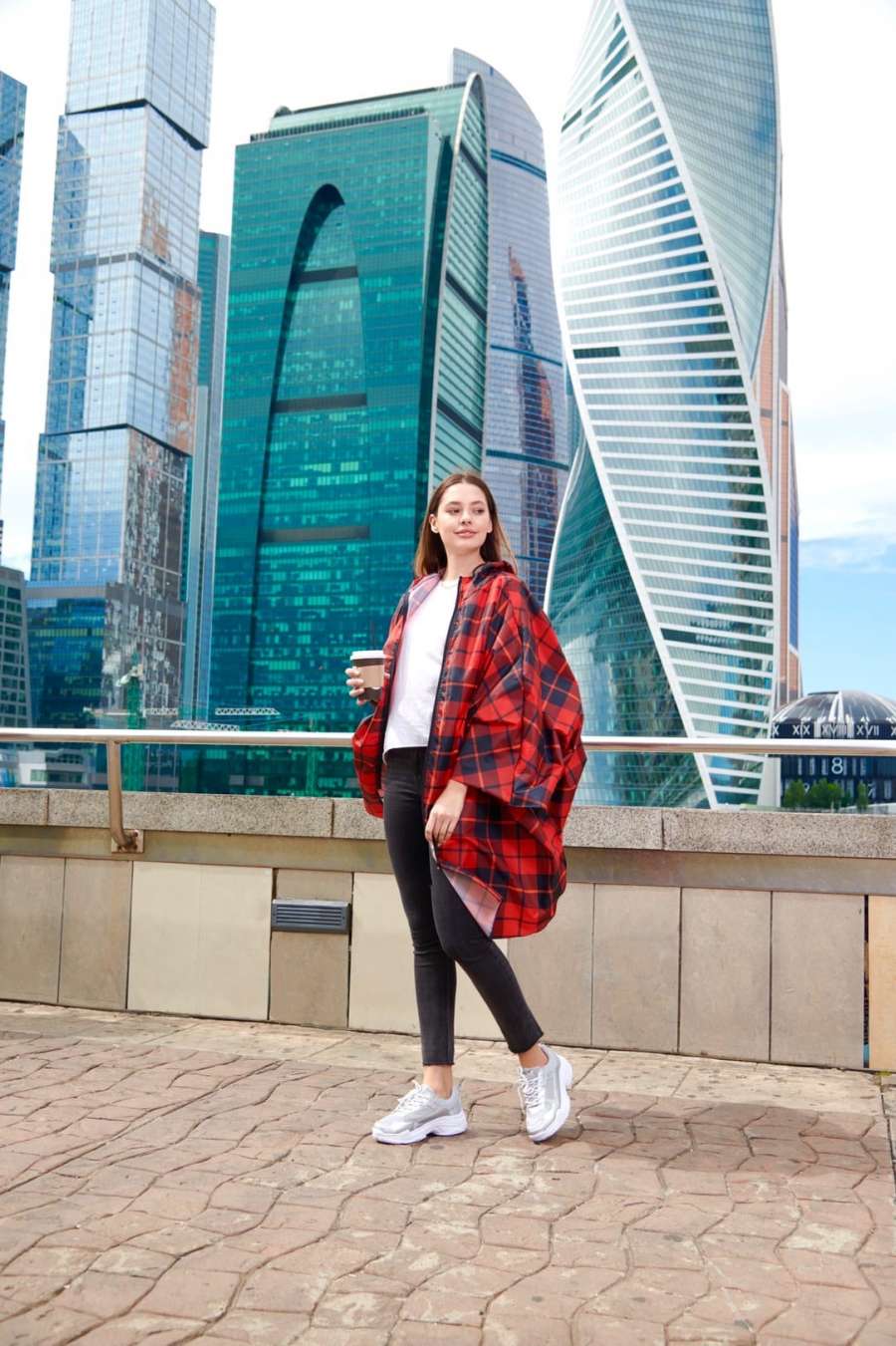 Как правильно стирать дождевики?