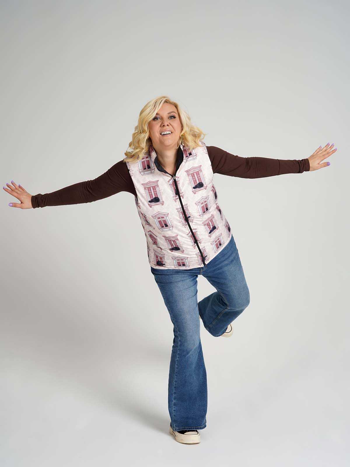 Жилетка двухсторонняя без капюшона "Кошки в окошках"