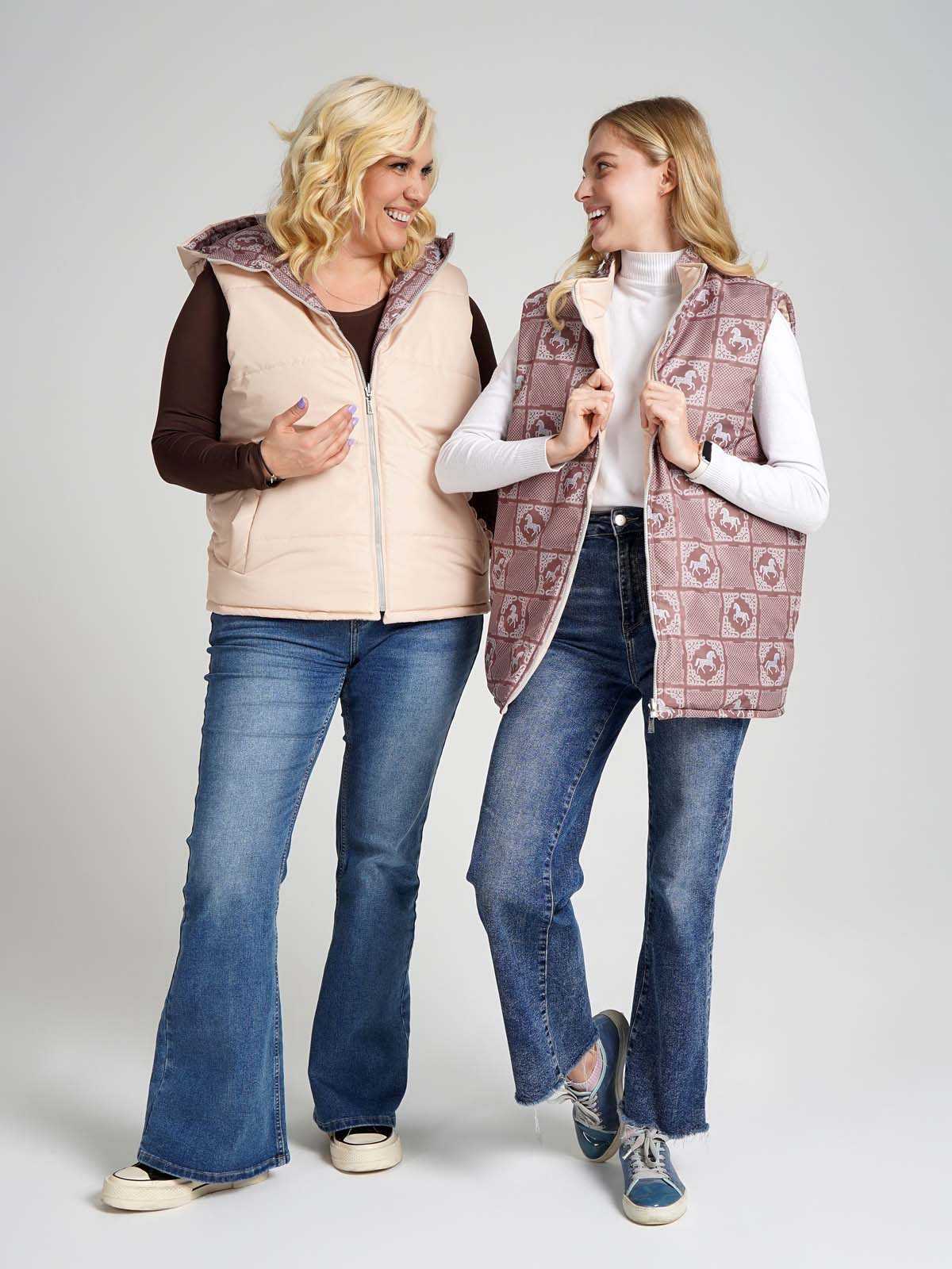 Жилетка двухсторонняя с капюшоном "Белогривые лошадки"