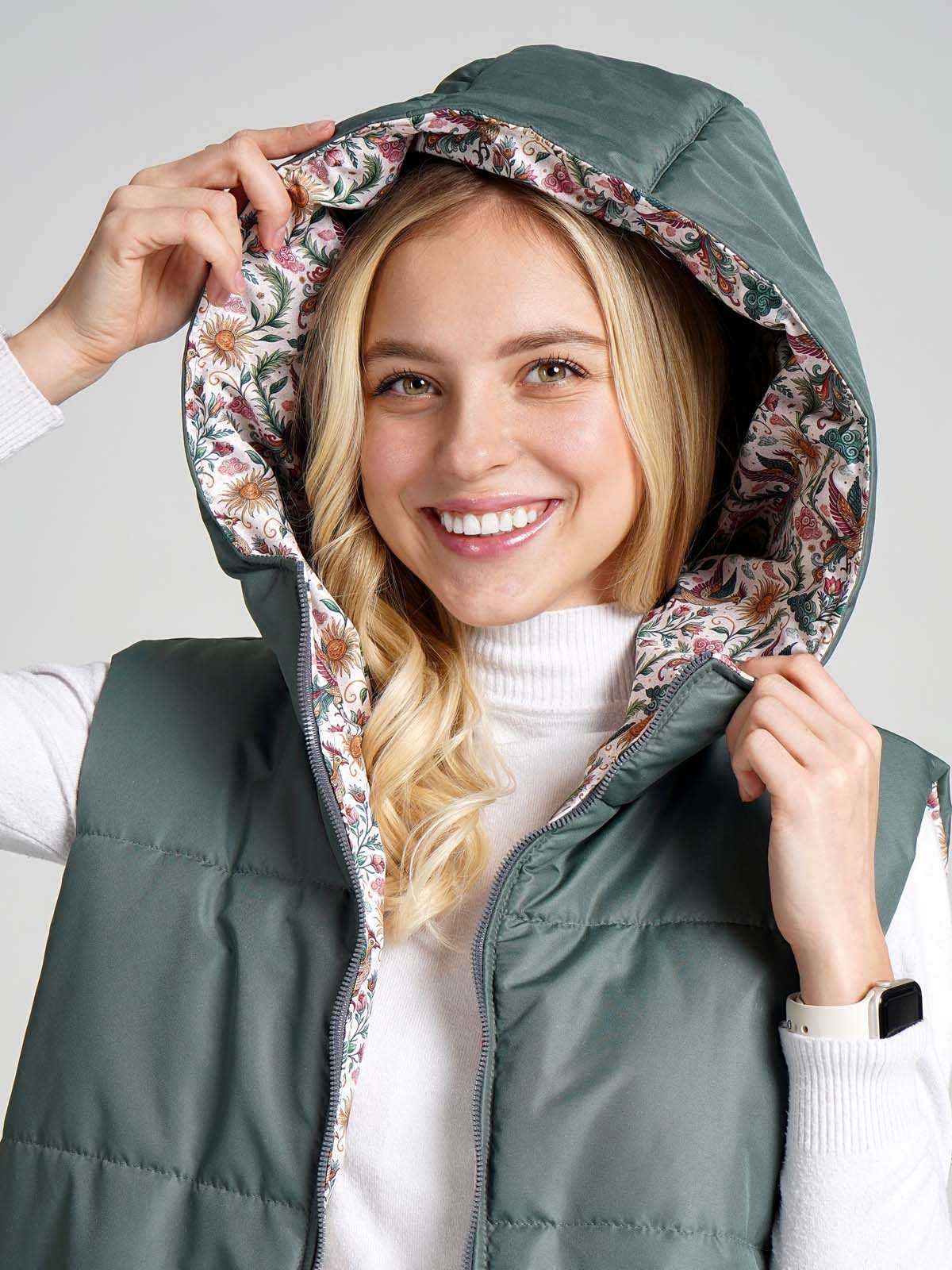 Жилетка двухсторонняя с капюшоном "Жар-птица"