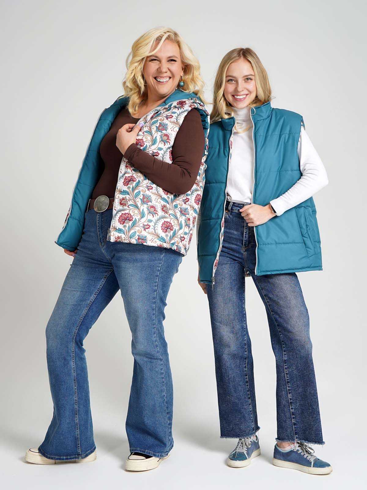 Жилетка двухсторонняя с капюшоном "Аленький цветочек"