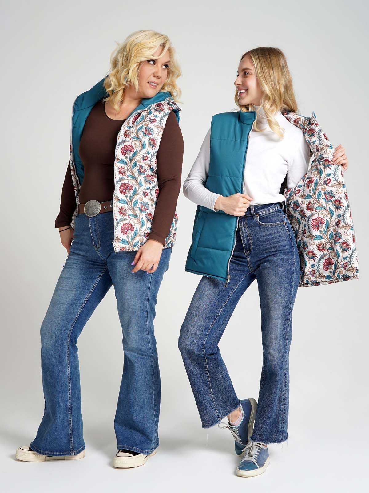 Жилетка двухсторонняя с капюшоном "Аленький цветочек"