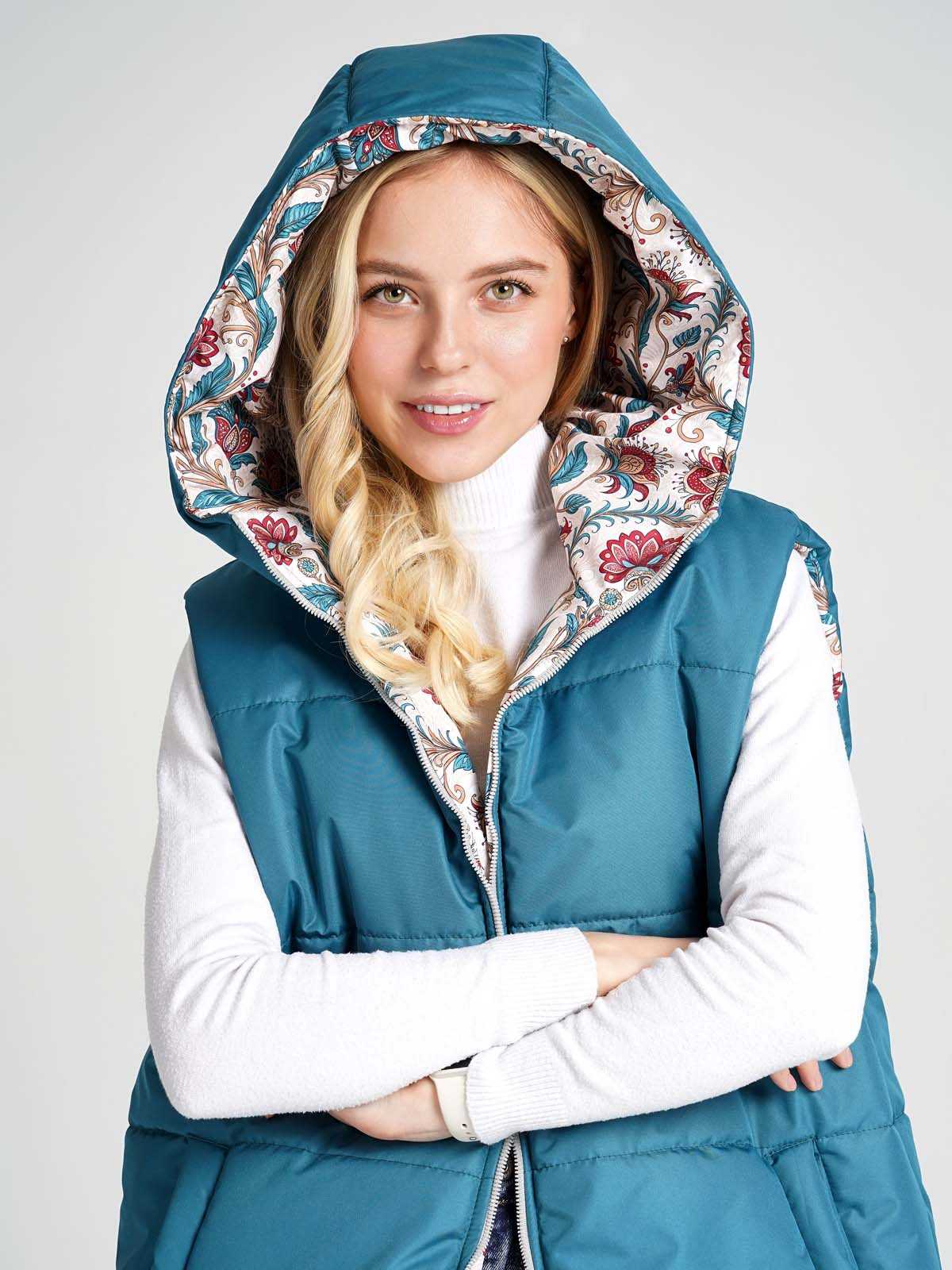 Жилетка двухсторонняя с капюшоном "Аленький цветочек"