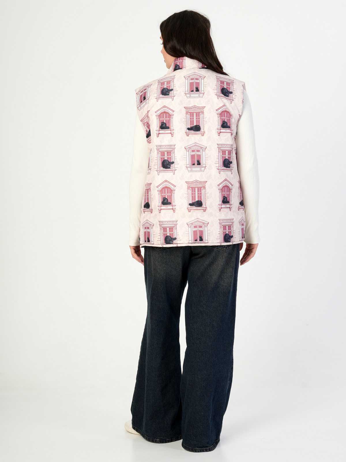 Жилетка двухсторонняя с отстегивающимся капюшоном "Кошки в окошках" ПРЕДЗАКАЗ