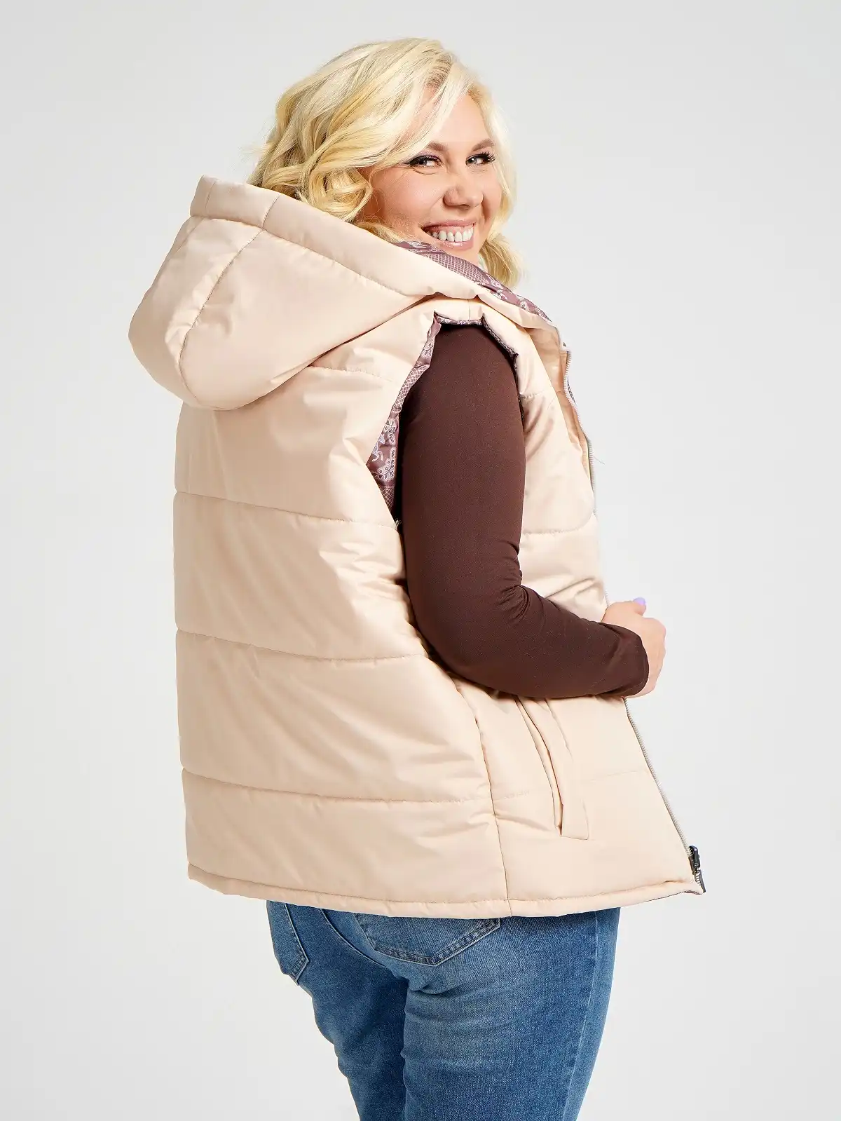 Жилетка двухсторонняя с капюшоном