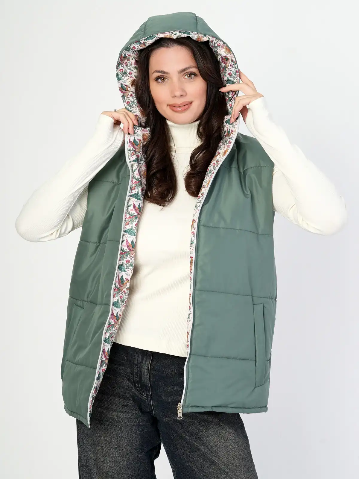 Жилетка двухсторонняя с отстегивающимся капюшоном 